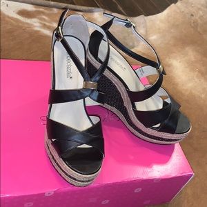 Shaira wedges slightly worn